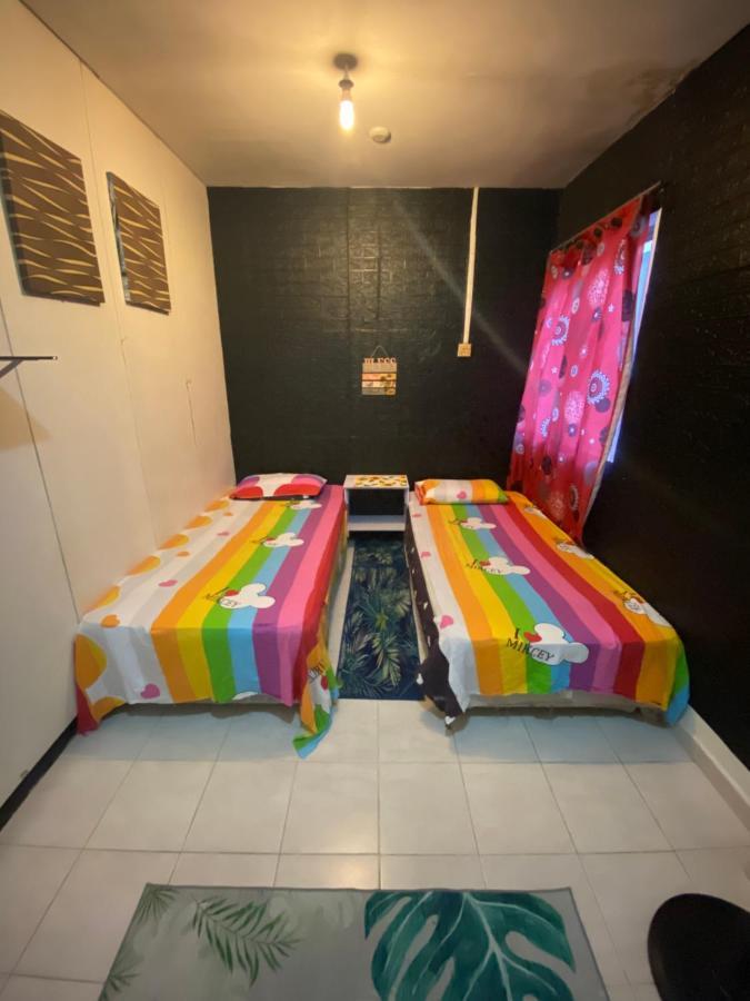Pesona Backpackers Inn コタバル エクステリア 写真