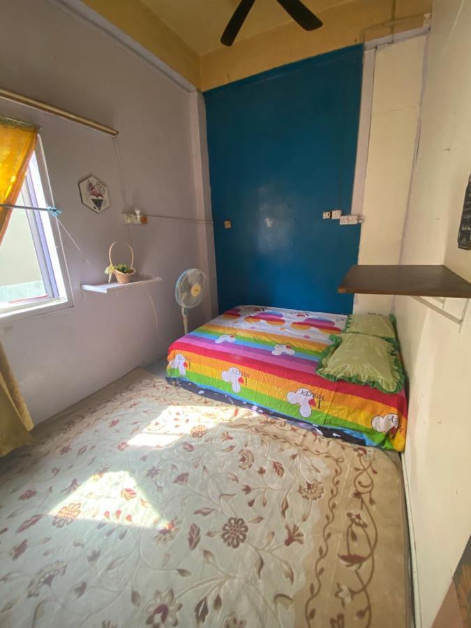 Pesona Backpackers Inn コタバル エクステリア 写真