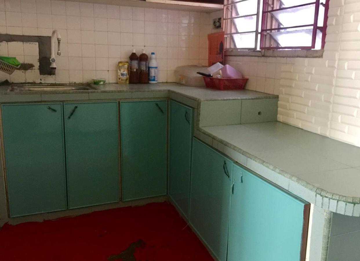Pesona Backpackers Inn コタバル エクステリア 写真